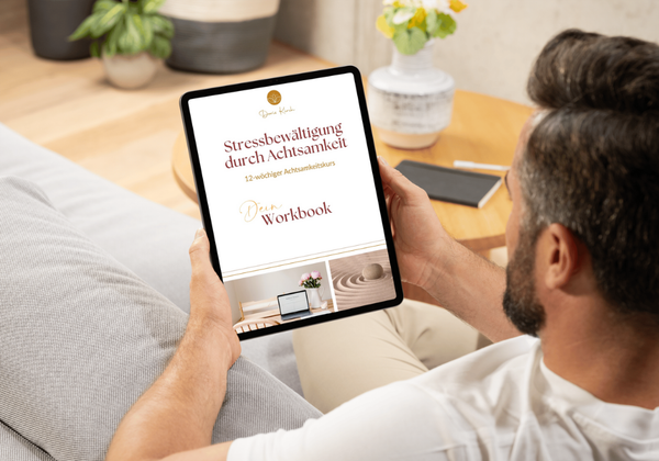 Mann-mit-Workbook