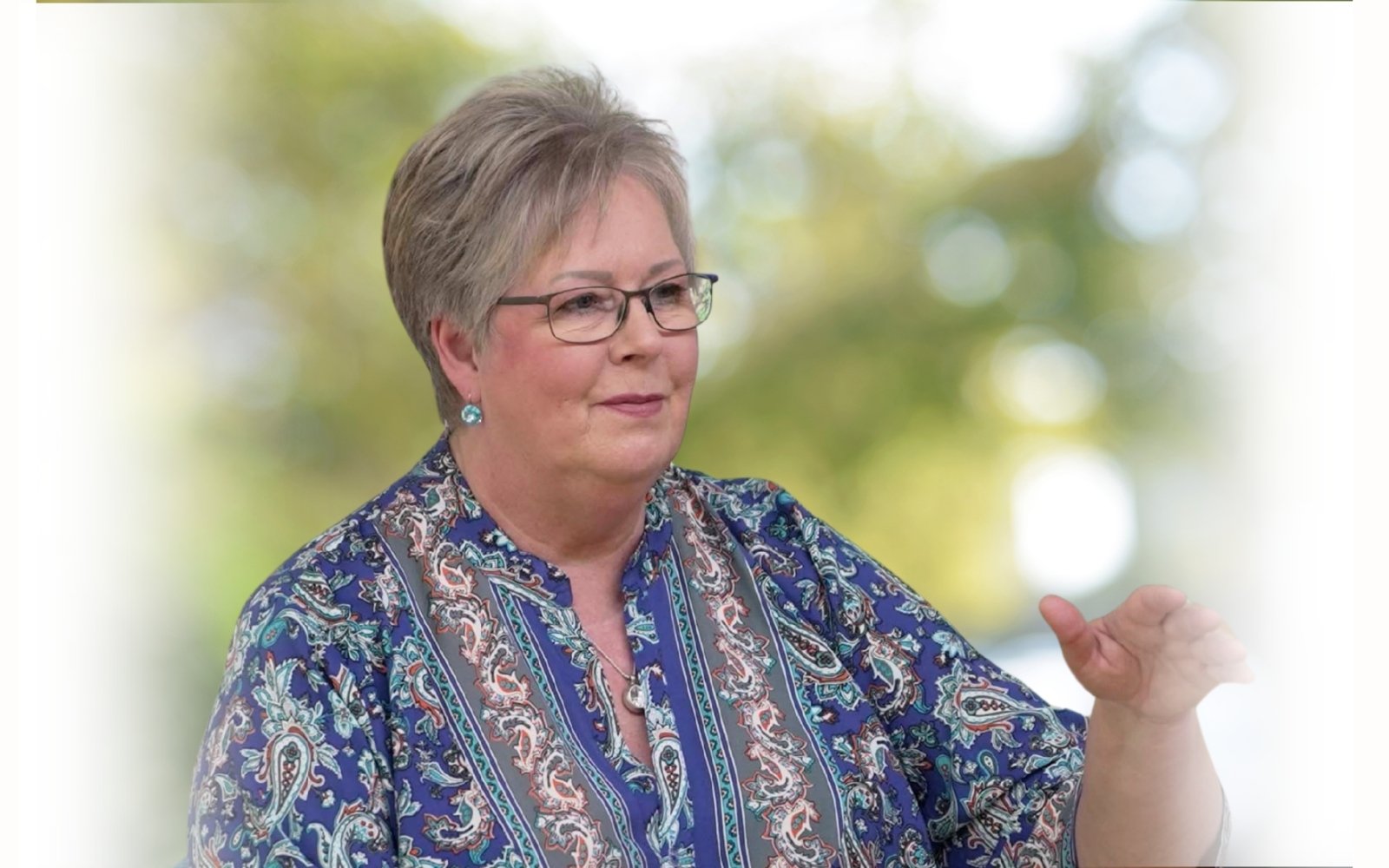 Doris Kirch beim Lehren von Achtsamkeit