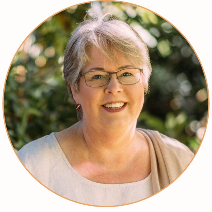 Doris Kirch lacht in die Kamera.
