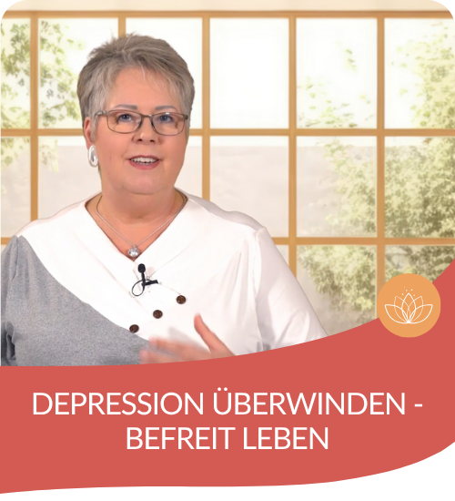 Produktbild mit lächelnder Doris Kirch, die in ihrem achtsamkeitsbasierten Programm "Stärker als du glaubst" für Menschen mit und ohne Depression unterrichtet.